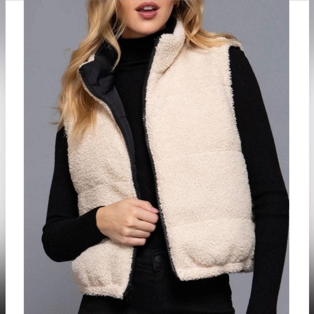 NWT Active USA Black Puffer Cream Sherpa Reversible Vest - Chic Stylish Trendy